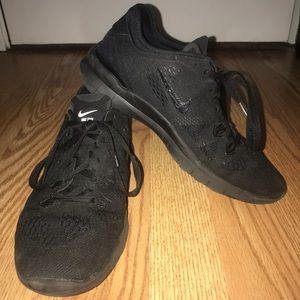 Black NIKE FREE TR FIT 5